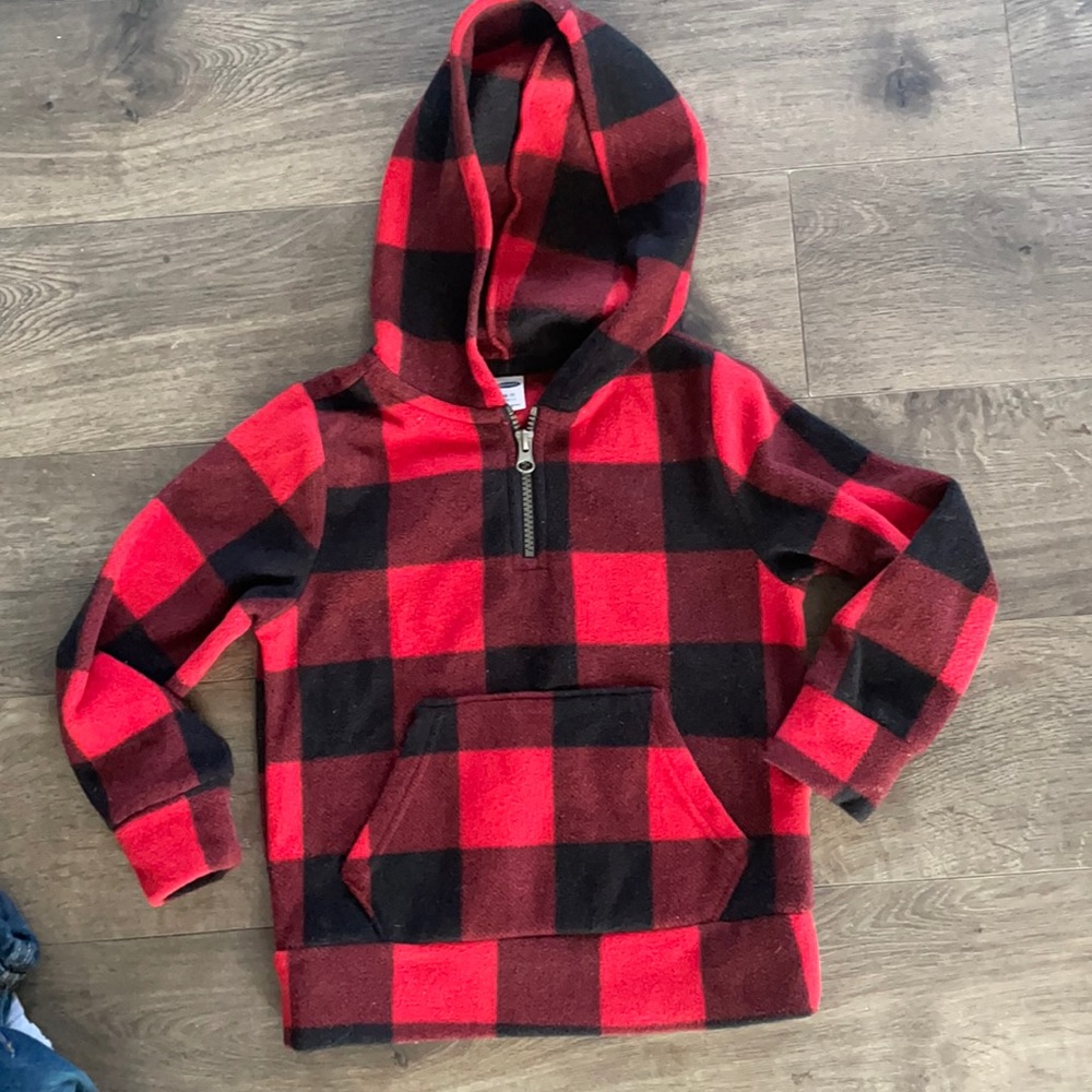 Size 5 pull over fleece hoody! Size 5 (boys)